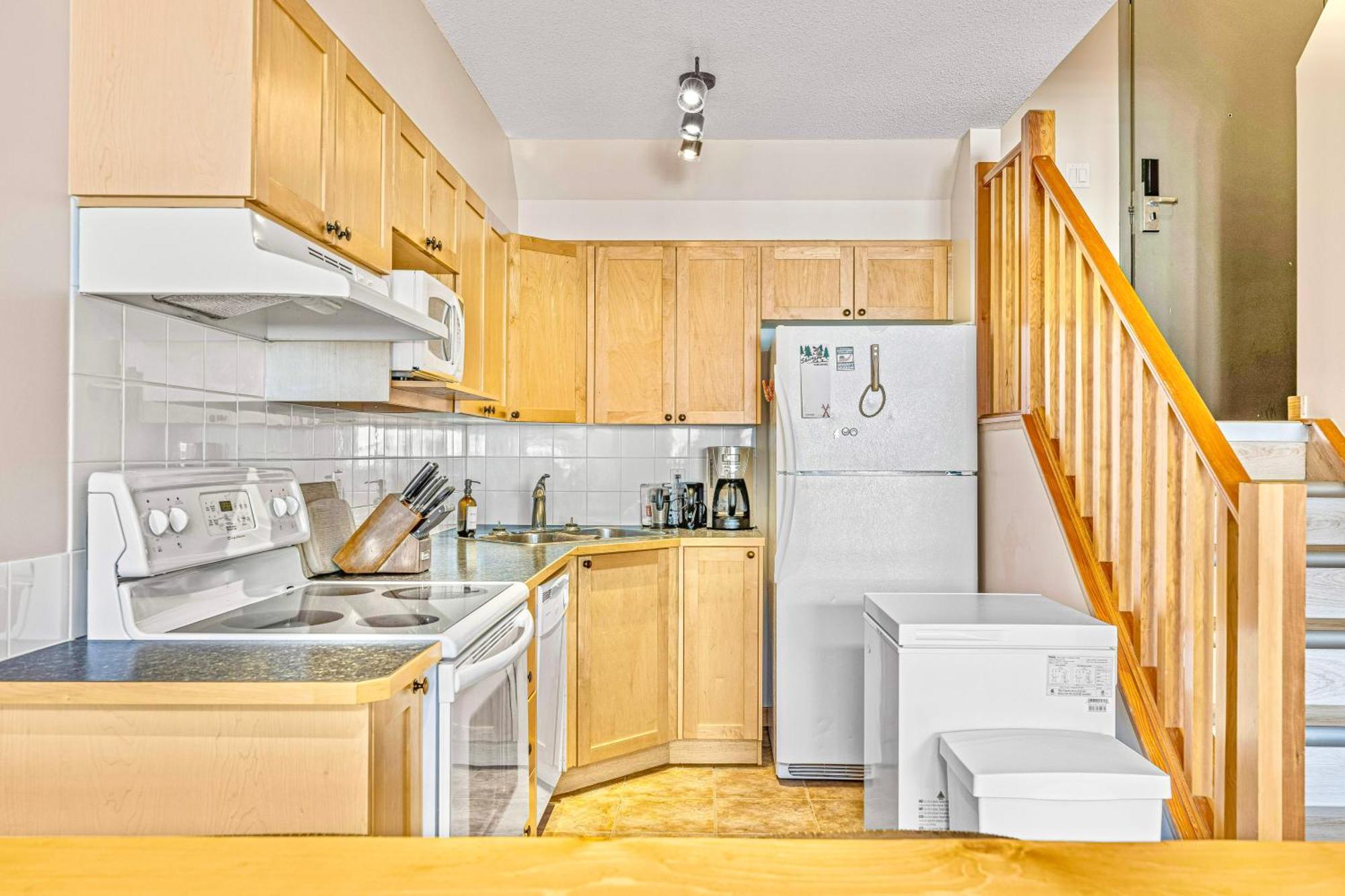 Canmore Mountain View Loft Apartment Heated Outdoor Pool 외부 사진